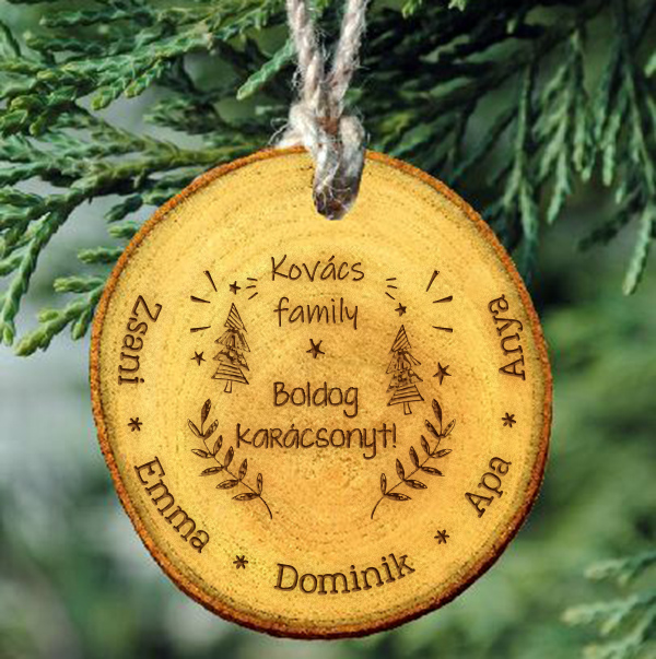 Gravírozott természetes fakorong karácsonyfadísz egyedi nevekkel - family