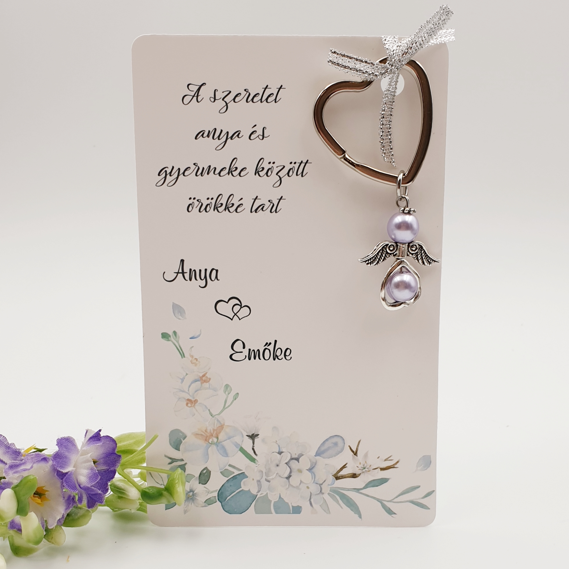 Angyalkás szív kulcstartó ajándékkártyán - A szeretet anya és gyermeke között...