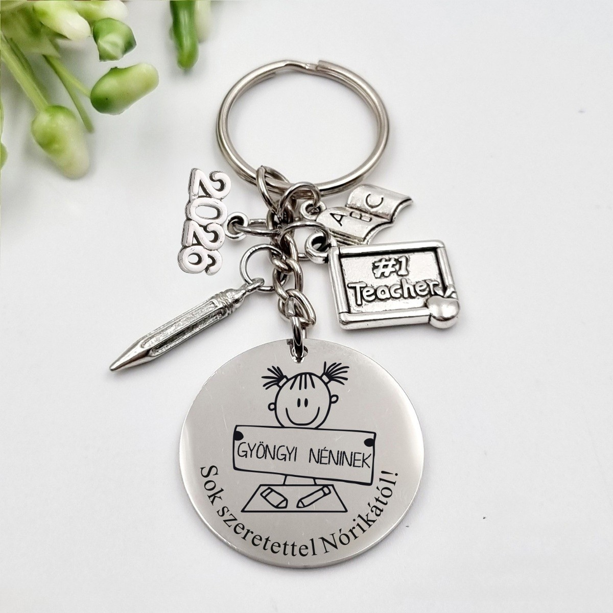 Gravírozott grafikás ballagási kulcstartó tanítóknak 6_12.
