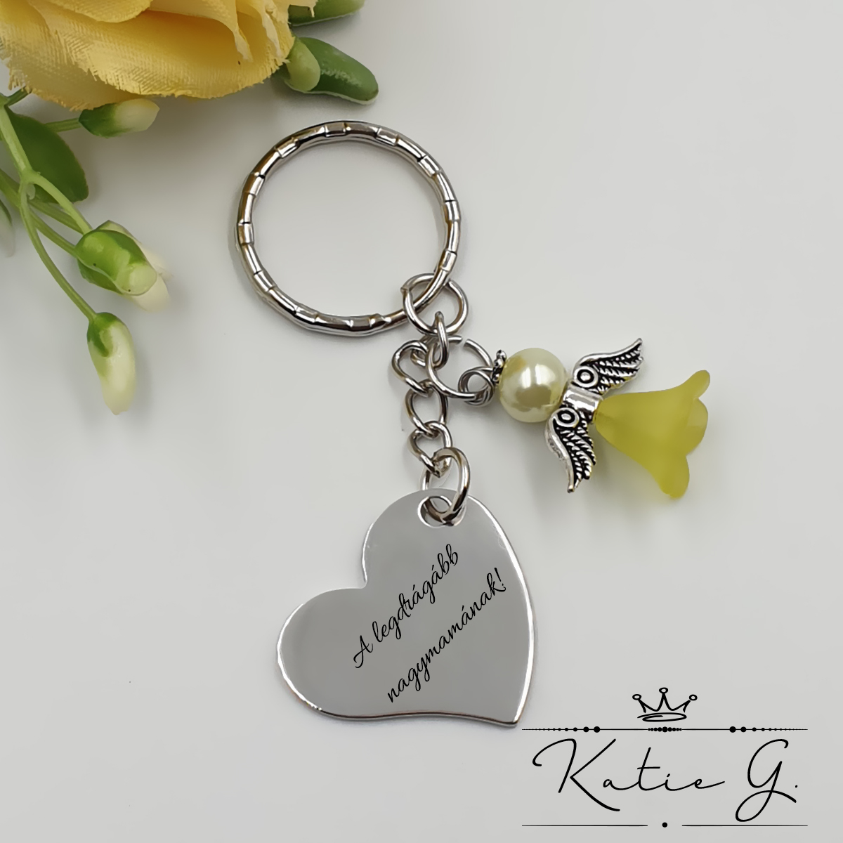 Kulcstartó sárga akril angyalkával egyedi felirattal