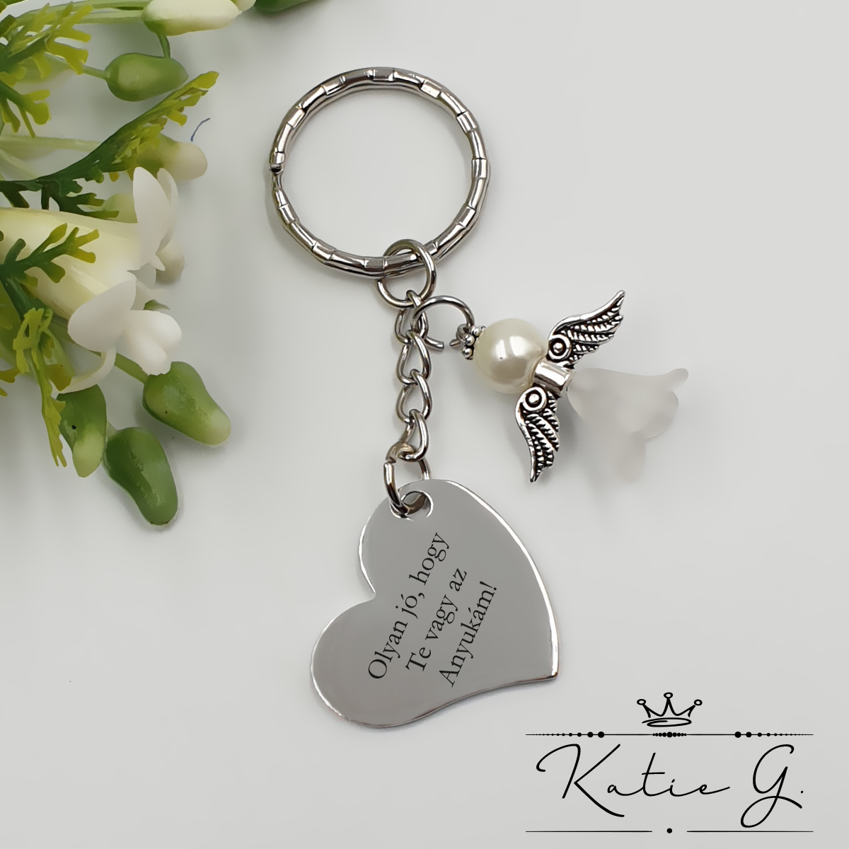 Kulcstartó fehér akril angyalkával egyedi felirattal