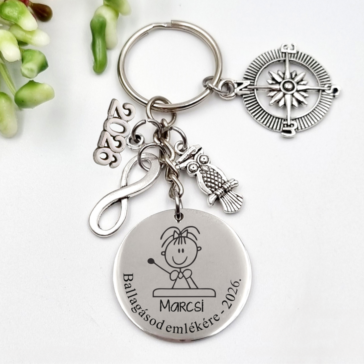 Gravírozott grafikás ballagási kulcstartó végzősöknek 3_65.