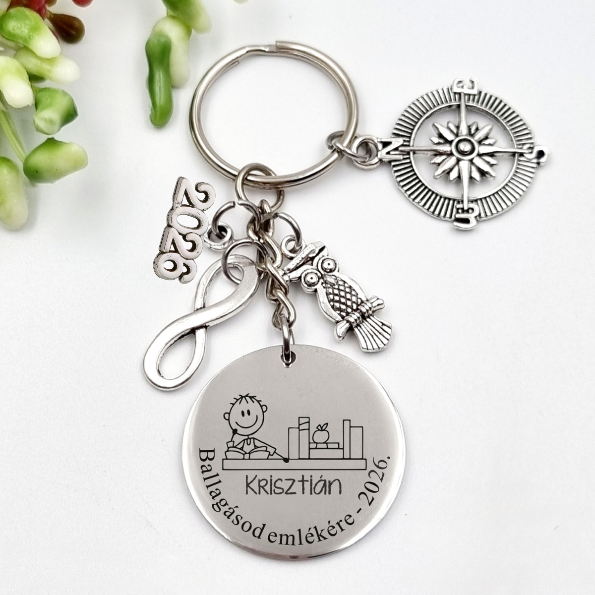 Gravírozott grafikás ballagási kulcstartó végzősöknek 3_66.