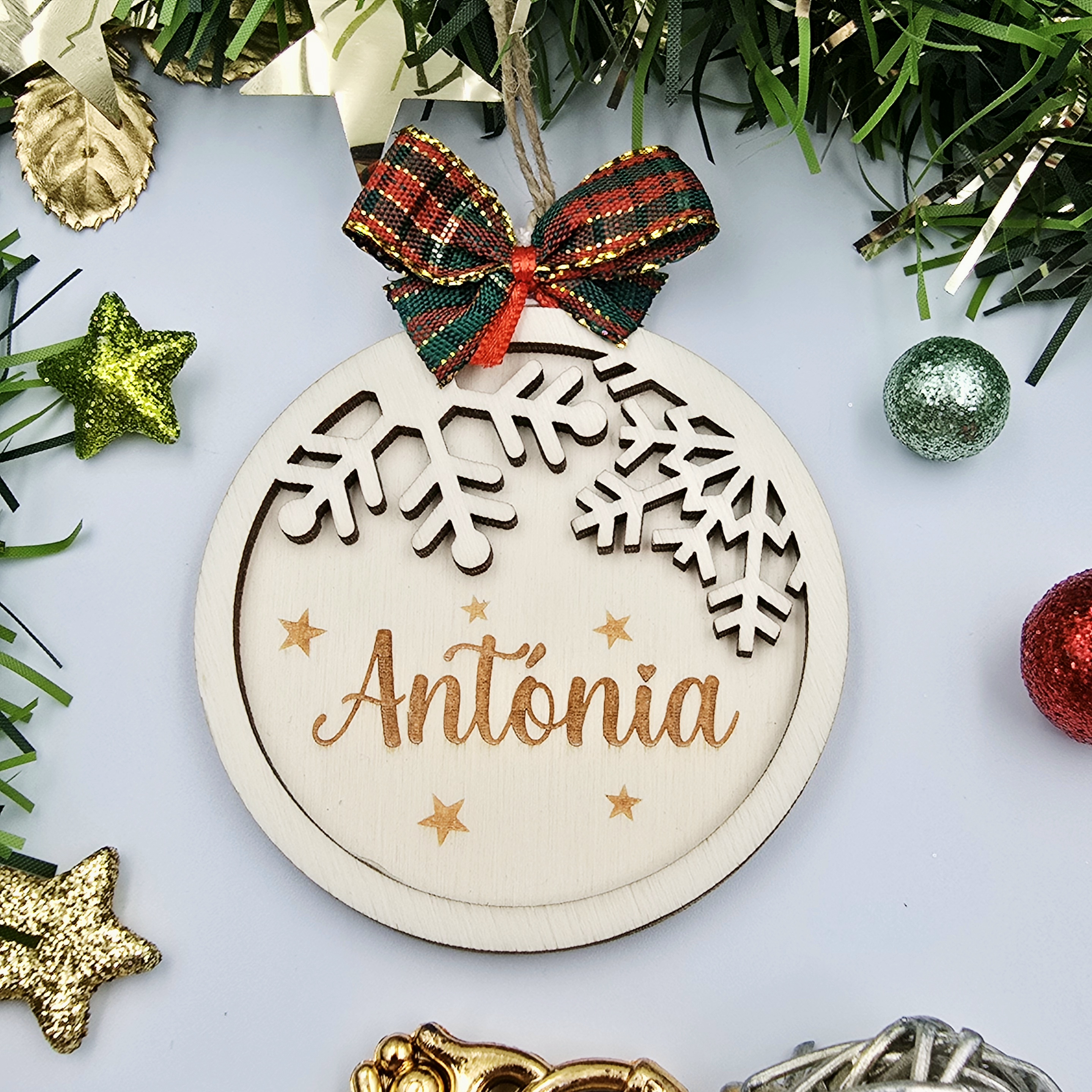 Gravírozott fa karácsonyfadísz egyedi névvel (013)