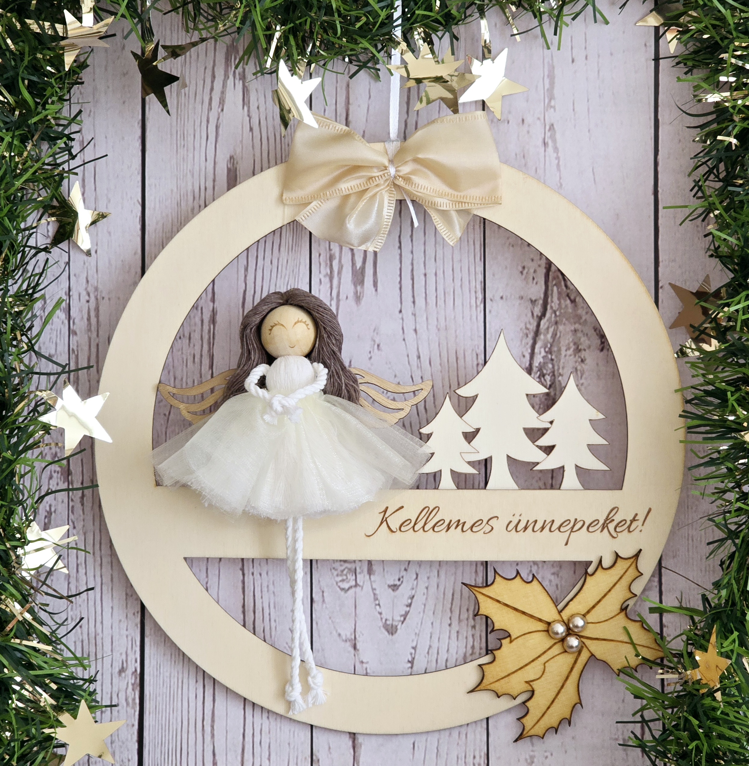 Karácsonyi ajtódísz, falidísz egyedi felirattal - makramé angyalkával (1.)