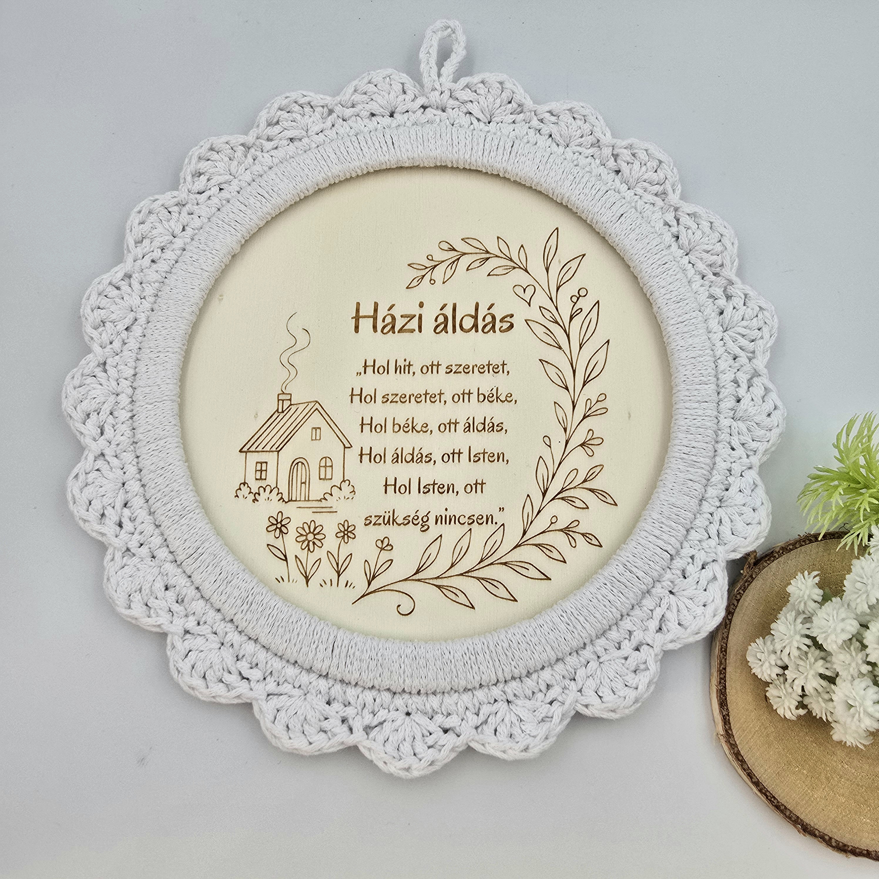 Gravírozott házi áldás horgolt szegéllyel- 21 cm